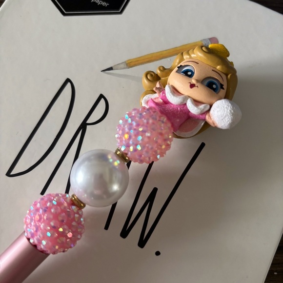 Disney Doorables: Sleeping Beauty: Princess Aurora winter handmade beaded pen - Picture 1 of 3
